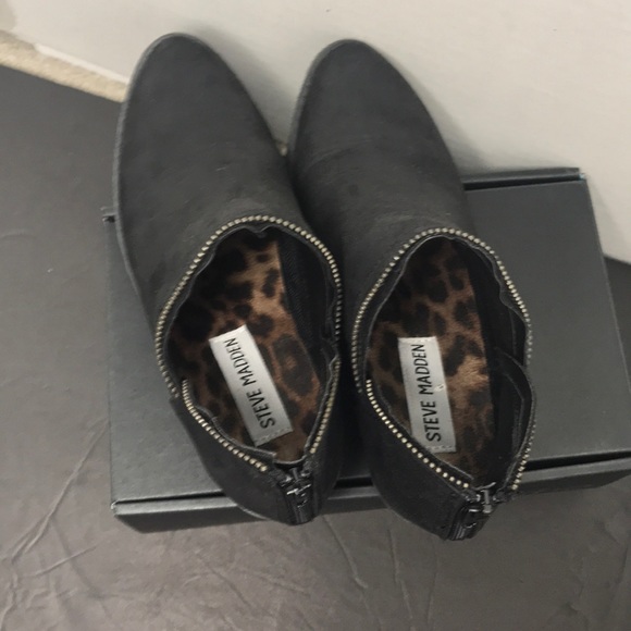 Black zipper look Bootie - Picture 2 of 4